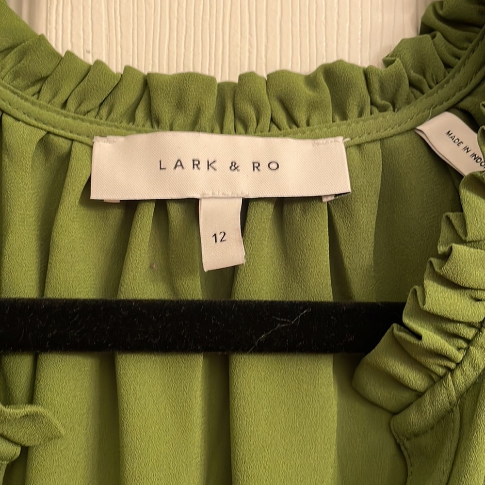 Lark & Ro Blouse. NWOT. - Picture 2 of 5